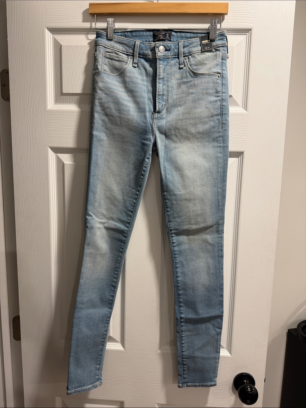 Light Wash Women’s Skinny Jeans - Unbranded